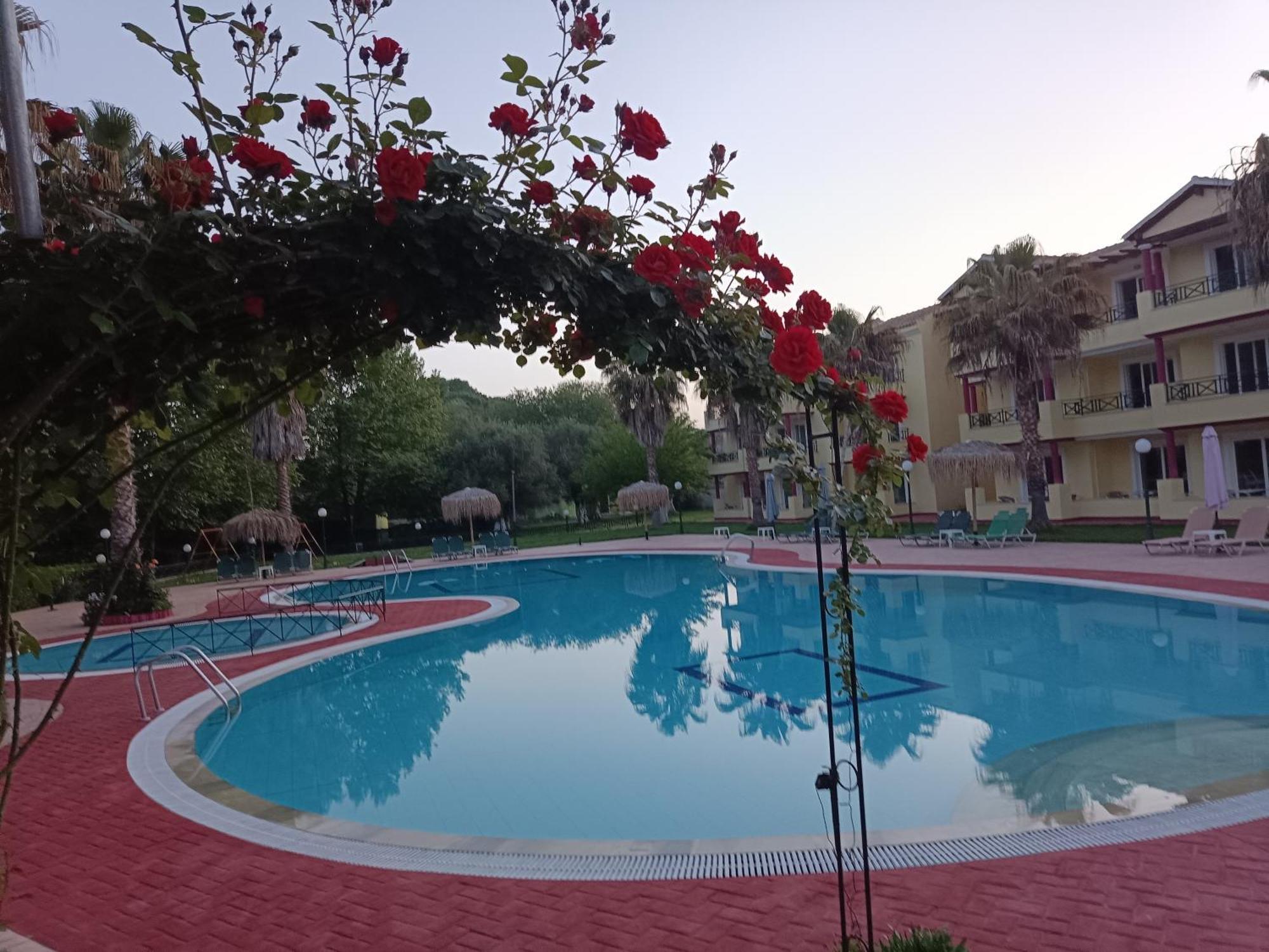 Damia Hotel Apts Sidari  Bilik gambar